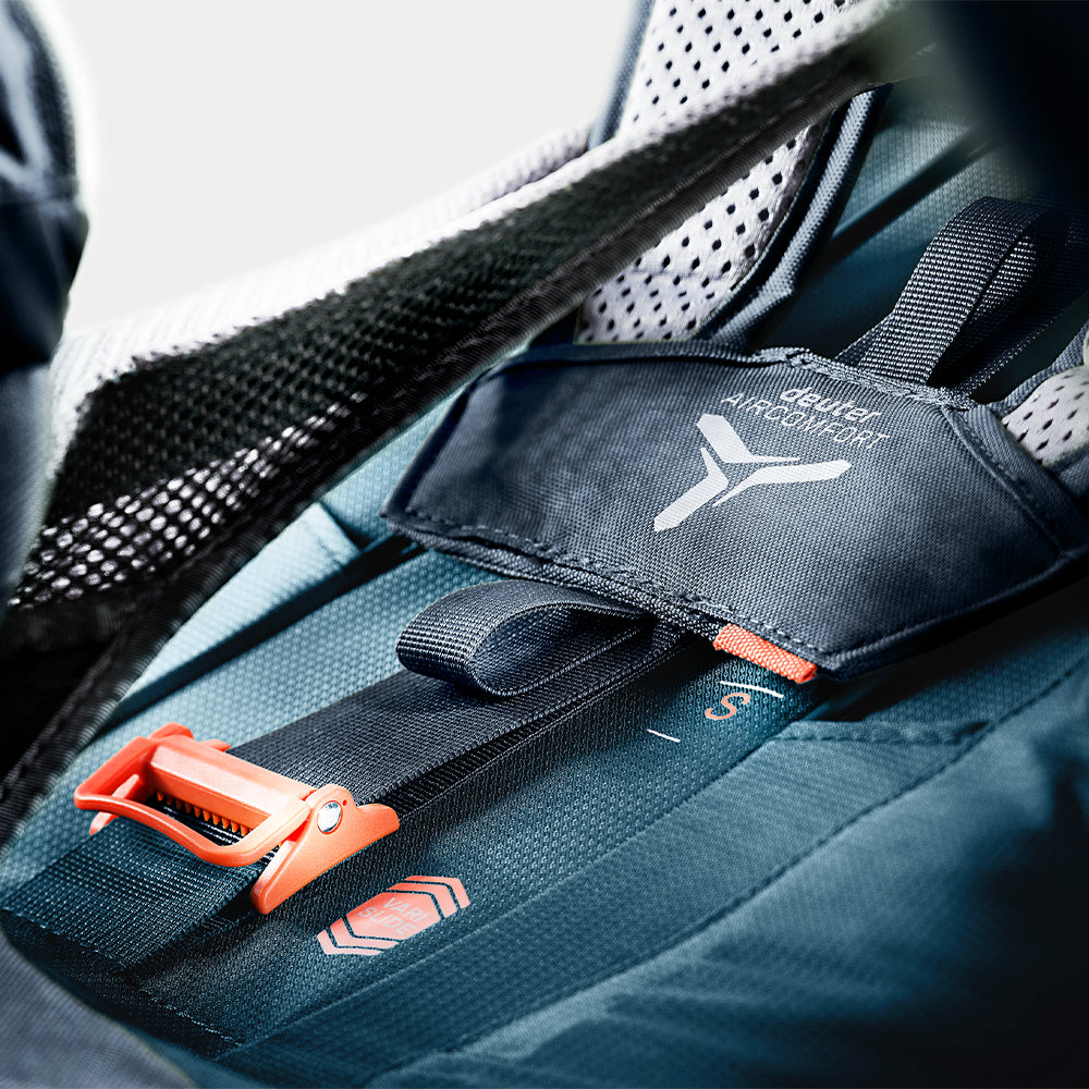 Mochila para Trekking Futura Air Trek 50+10 Deuter