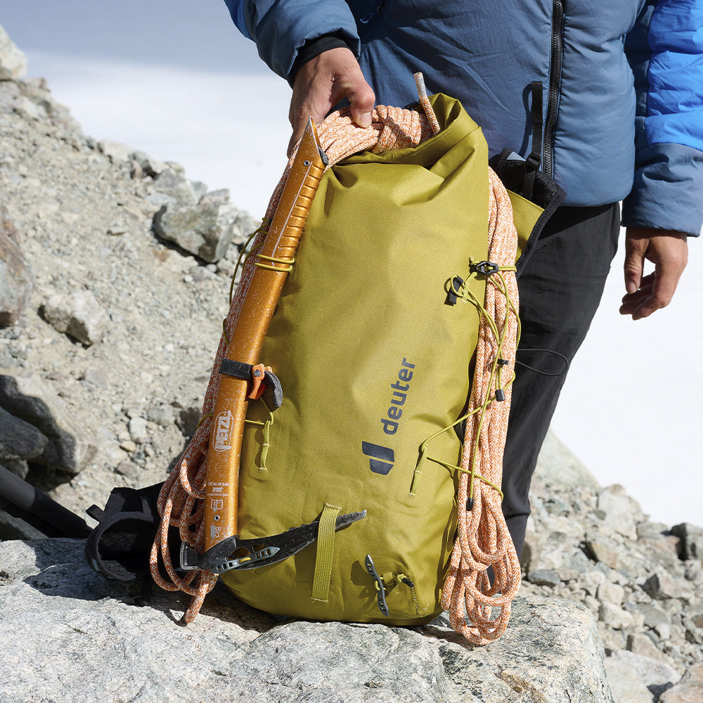 Mochila para Trekking e Hiking Vertrail 16 Deuter